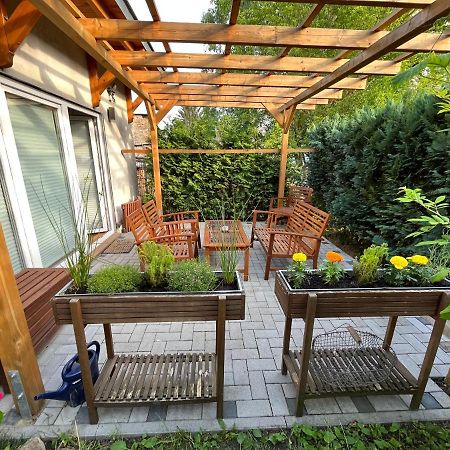 Ferienwohnung Im Stadtzentrum Von Bernau - Komfortable Wohnung Mit 2 Zimmern, Bad, Spuelmaschine, Waschmaschine, Komplette Kueche, Wlan, Terrasse, Ruhige Lage Bernau bei Berlin Bagian luar foto