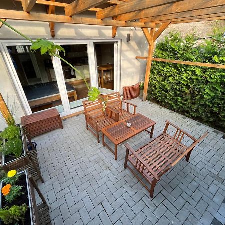 Ferienwohnung Im Stadtzentrum Von Bernau - Komfortable Wohnung Mit 2 Zimmern, Bad, Spuelmaschine, Waschmaschine, Komplette Kueche, Wlan, Terrasse, Ruhige Lage Bernau bei Berlin Bagian luar foto