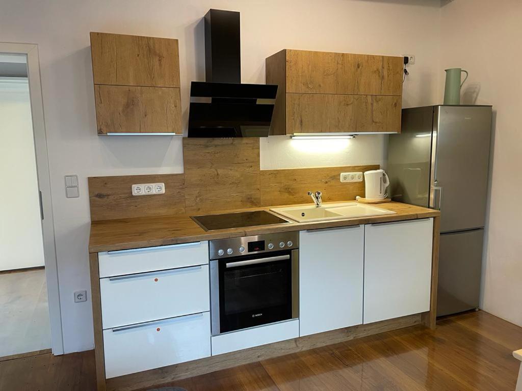 Ferienwohnung Im Stadtzentrum Von Bernau - Komfortable Wohnung Mit 2 Zimmern, Bad, Spuelmaschine, Waschmaschine, Komplette Kueche, Wlan, Terrasse, Ruhige Lage Bernau bei Berlin Bagian luar foto