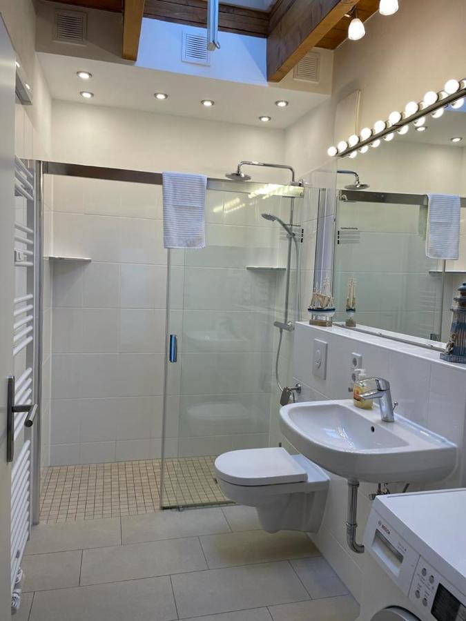 Ferienwohnung Im Stadtzentrum Von Bernau - Komfortable Wohnung Mit 2 Zimmern, Bad, Spuelmaschine, Waschmaschine, Komplette Kueche, Wlan, Terrasse, Ruhige Lage Bernau bei Berlin Bagian luar foto