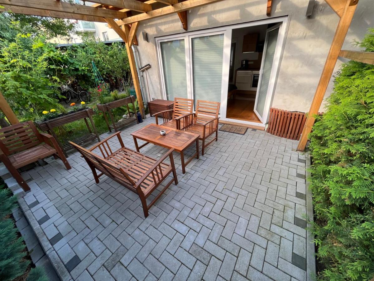 Ferienwohnung Im Stadtzentrum Von Bernau - Komfortable Wohnung Mit 2 Zimmern, Bad, Spuelmaschine, Waschmaschine, Komplette Kueche, Wlan, Terrasse, Ruhige Lage Bernau bei Berlin Bagian luar foto